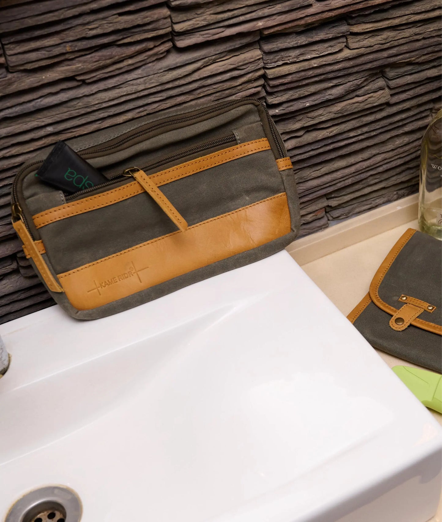 Hawksbill Toiletry Kit - Forest Green Kame Ridr