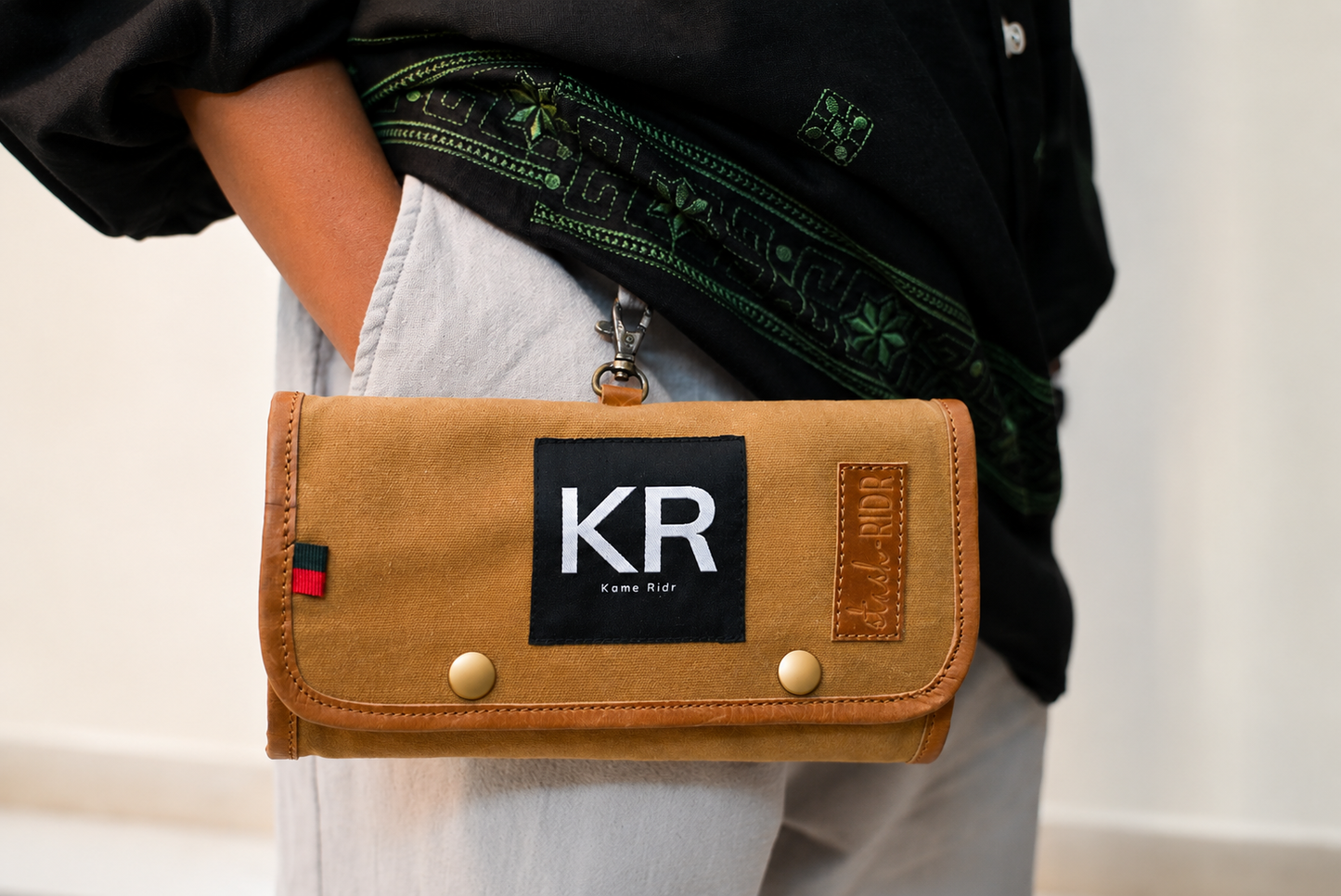 Stash Ridr (With Rolling Machine), Khaki Clay.
